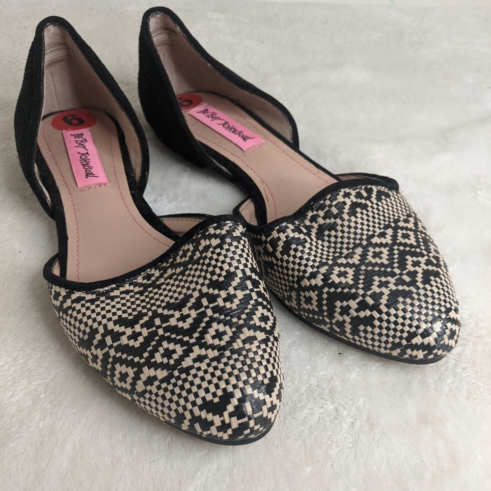 Betsey Johnson "Cocoh" raffia d'orsay flats tan and black Aztec woven straw